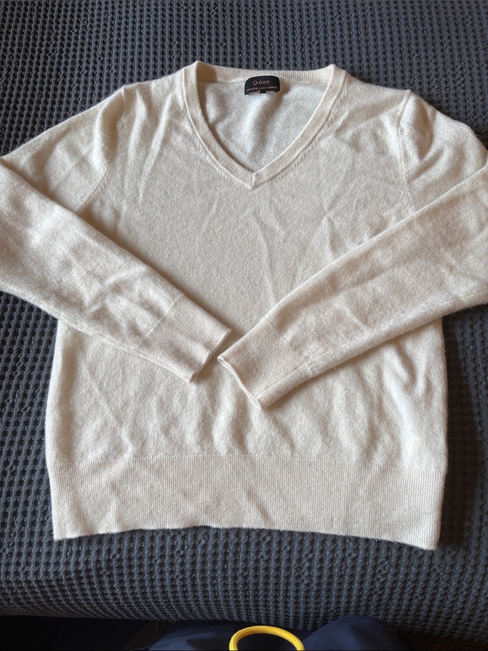 Quince Cream V-Neck Cashmere Sweater